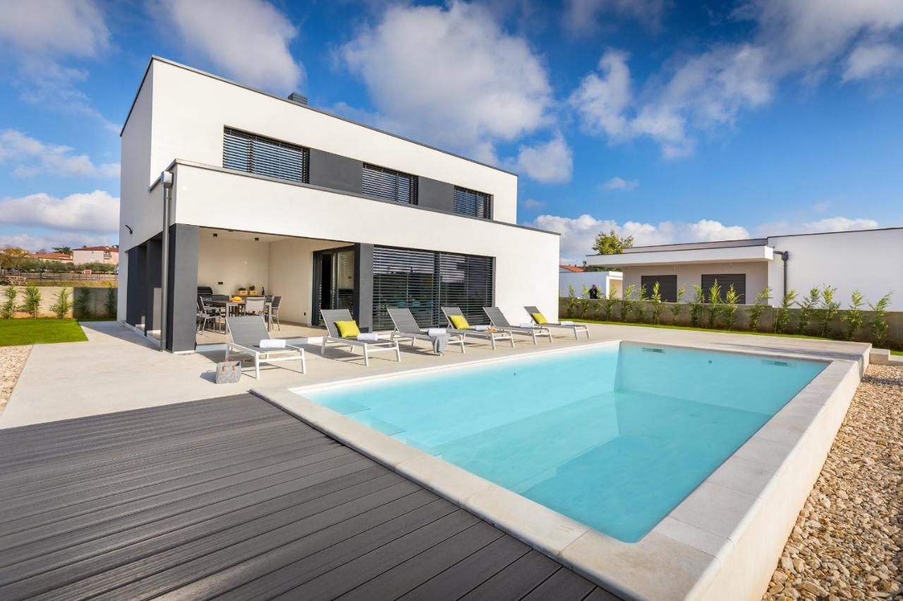 Amazing Private Villa With Outdoor Swimming Pool In Vodnjan Luaran gambar