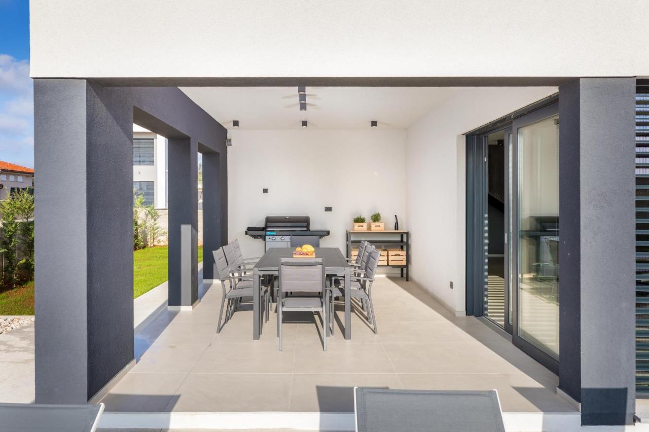 Amazing Private Villa With Outdoor Swimming Pool In Vodnjan Luaran gambar